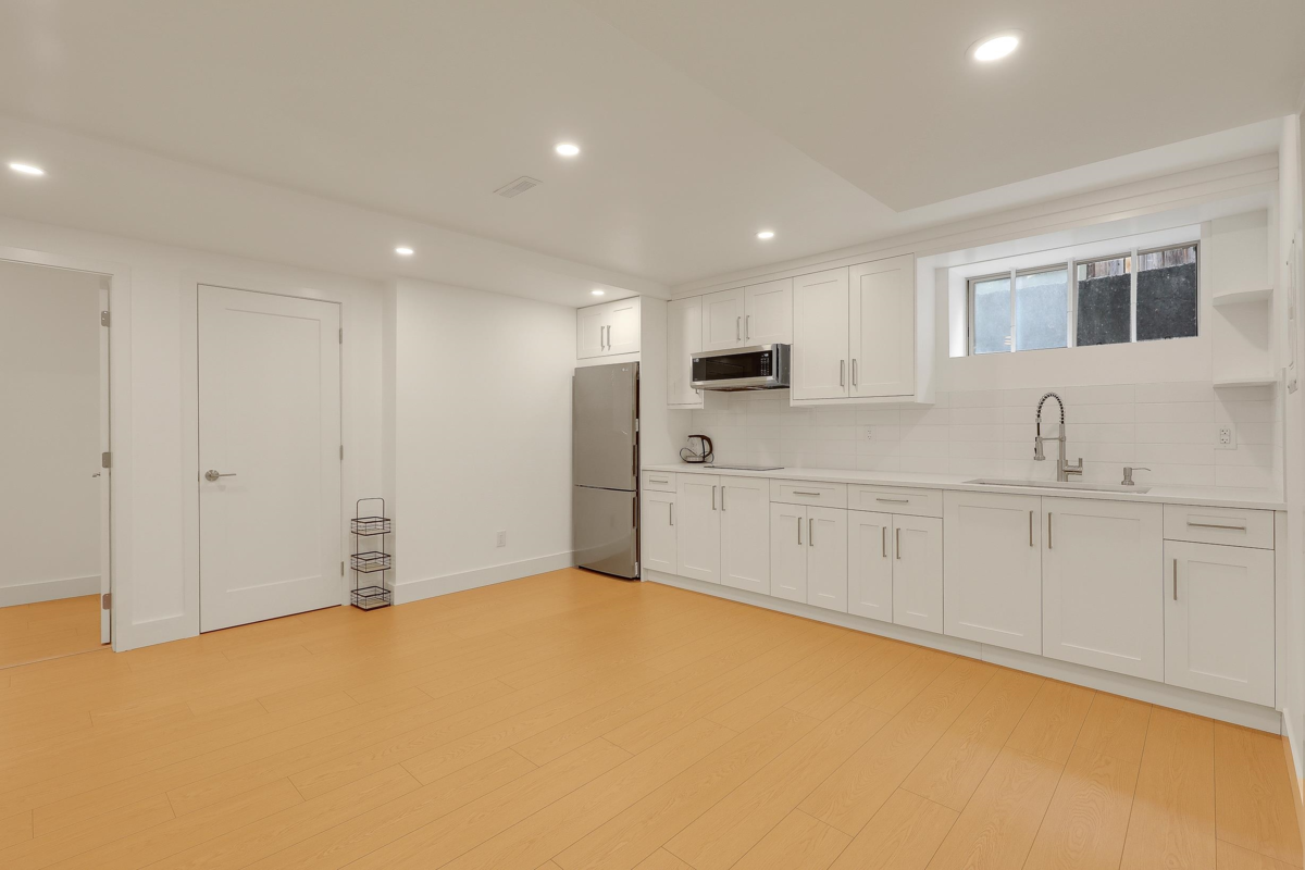 Garden / Landscaping Photo of 907 Sprice Avenue, Coquitlam, BC