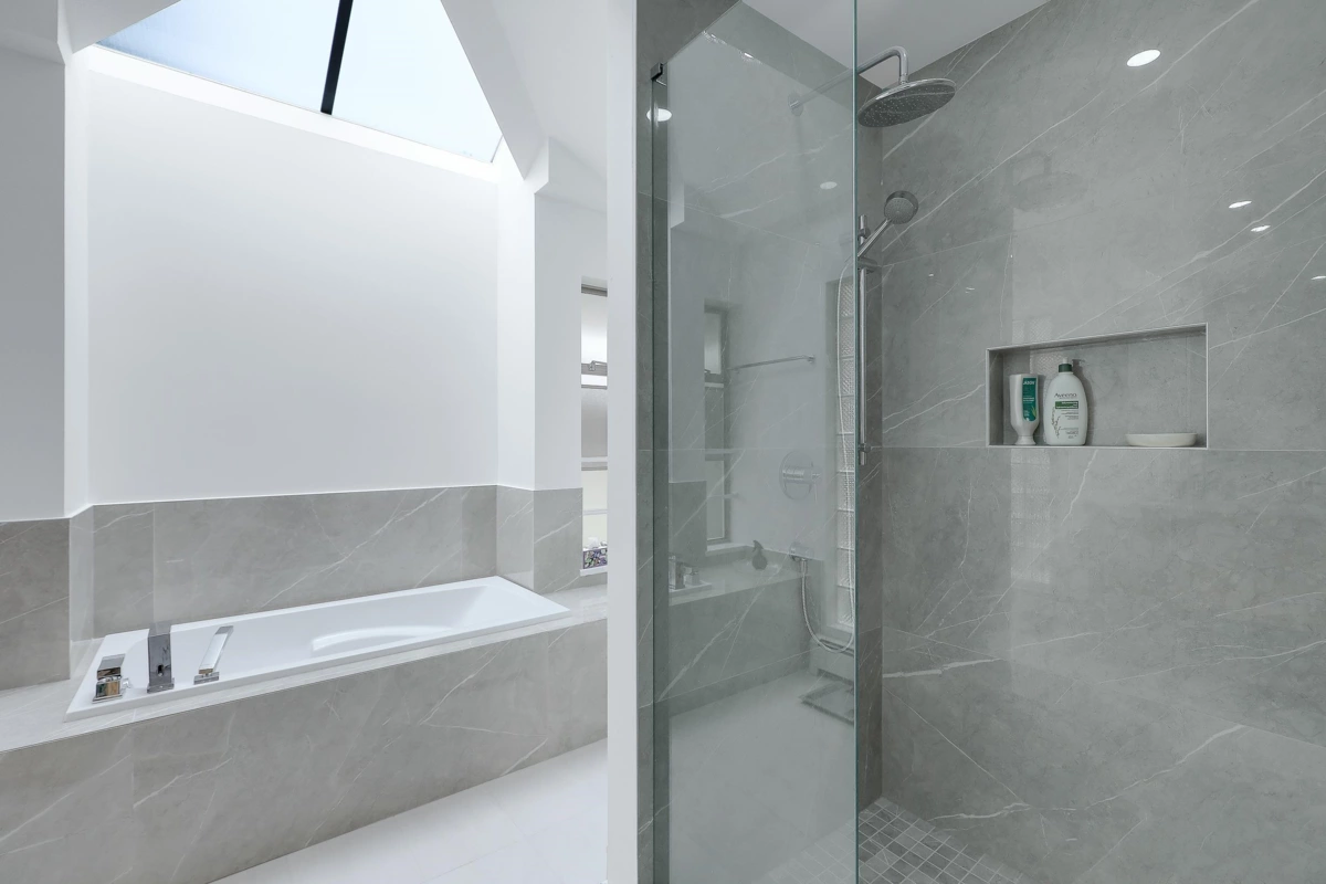 Hallway Photo of 907 Sprice Avenue, Coquitlam, BC