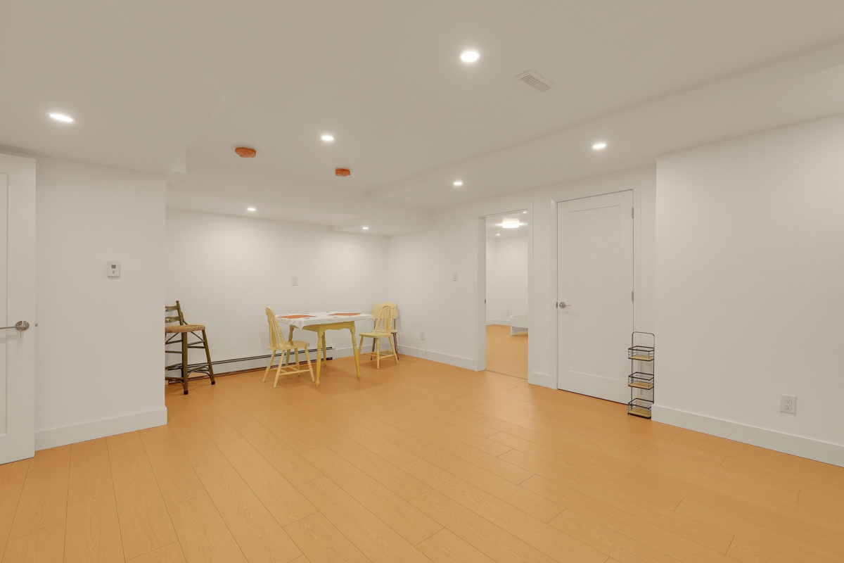 Hot Tub / Spa Photo of 907 Sprice Avenue, Coquitlam, BC