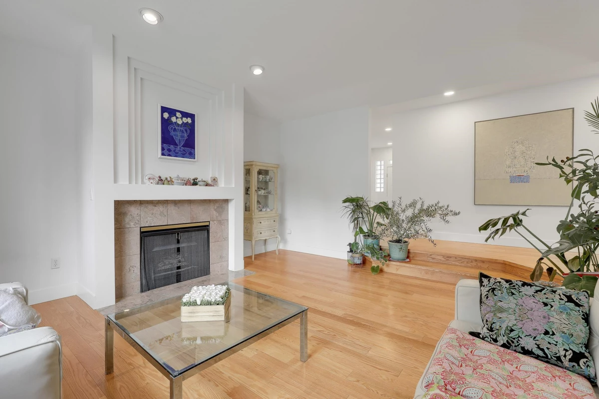 Kitchen Island Photo of 907 Sprice Avenue, Coquitlam, BC