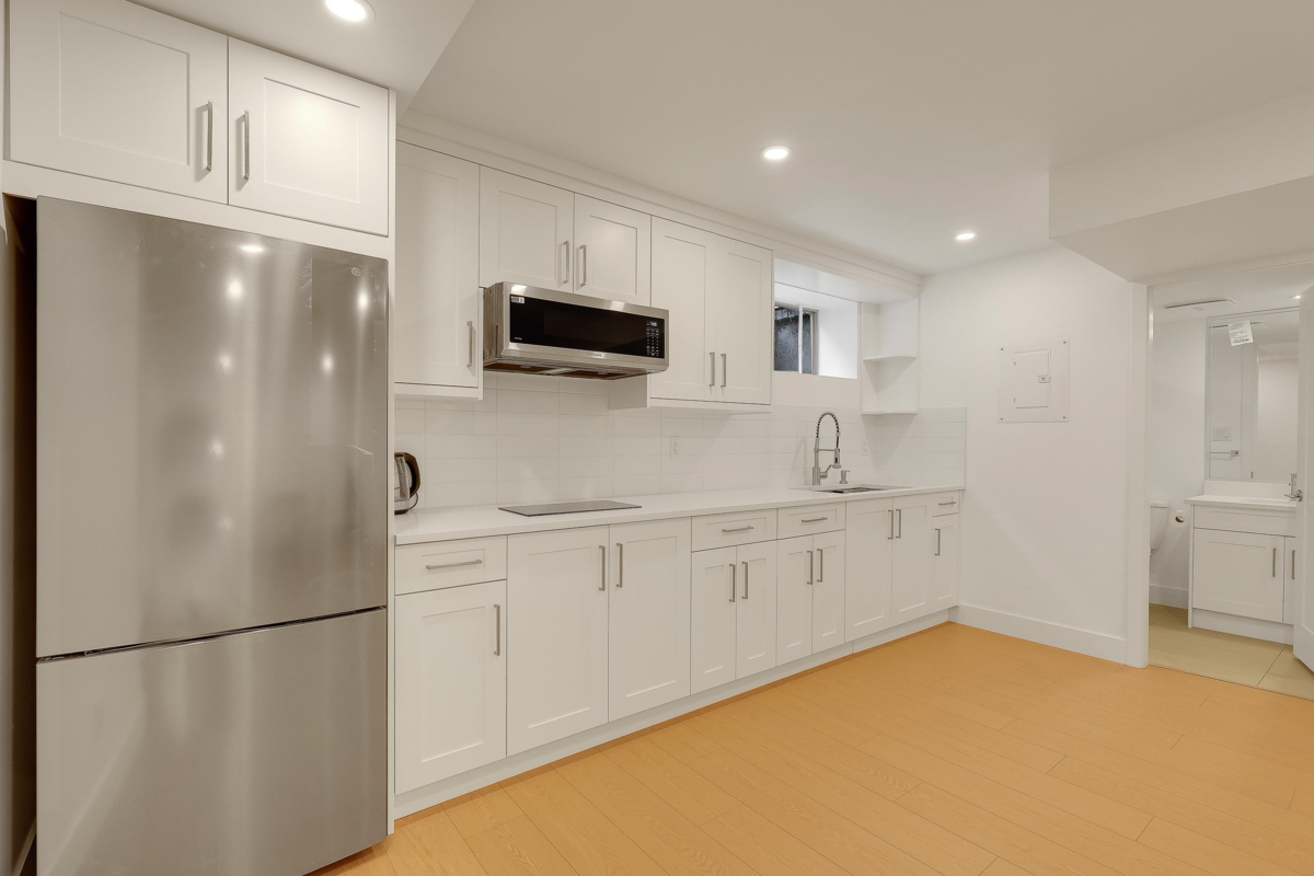 Swimming Pool Photo of 907 Sprice Avenue, Coquitlam, BC