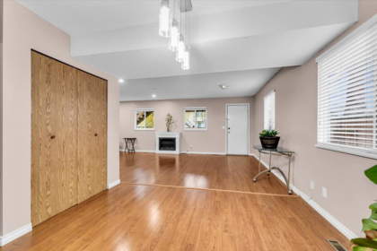 Entry Foyer Photo of 16059 93 Avenue, Surrey, BC