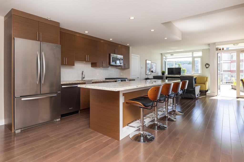 Kitchen Photo of 203 5665 Teredo Street, Sechelt, BC