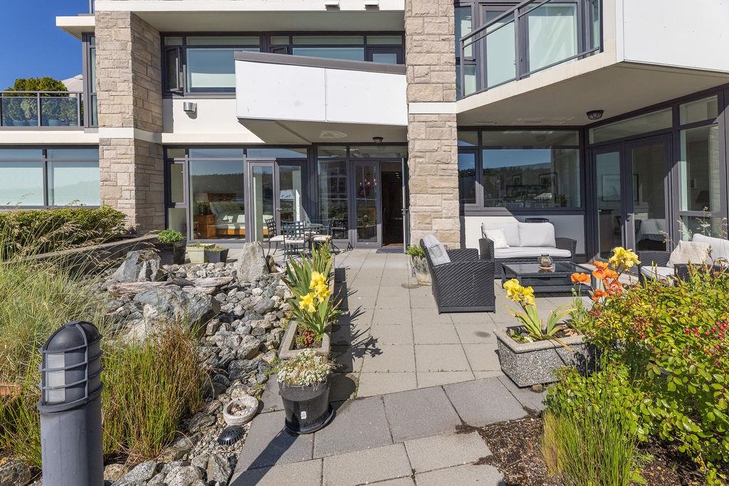 Office / Den Photo of 203 5665 Teredo Street, Sechelt, BC