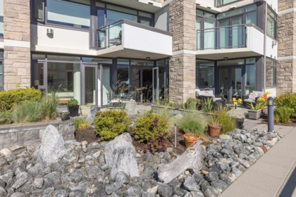 203 5665 Teredo Street, Sechelt, BC, Sechelt — Apartment/Condo for sale