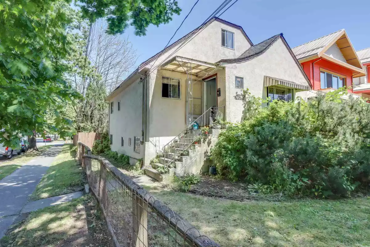 Kitchen Photo of 2305 Turner Street, Vancouver, BC