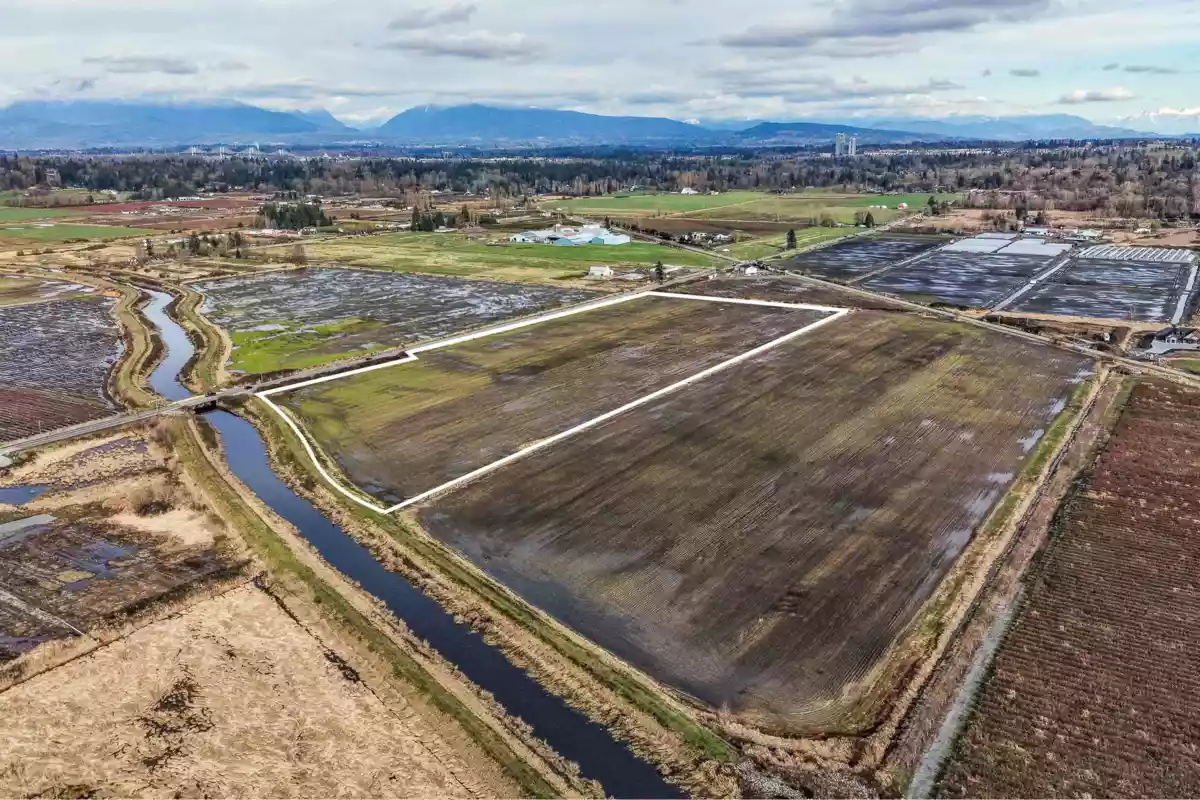 Family Room Photo of 17972 80 Avenue, Surrey, BC