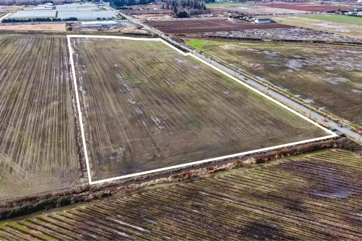 Kitchen Island Photo of 17972 80 Avenue, Surrey, BC
