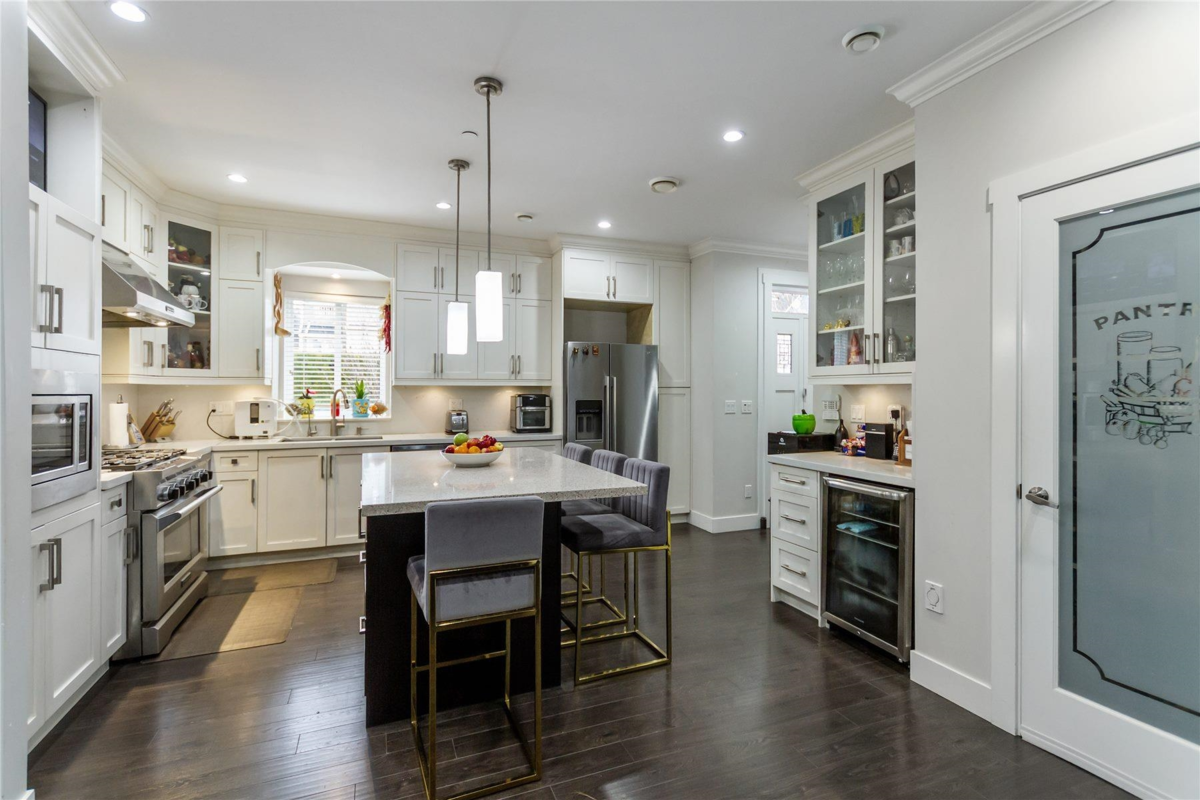 Dining Area Photo of 629 Thirteenth Street, New Westminster, BC