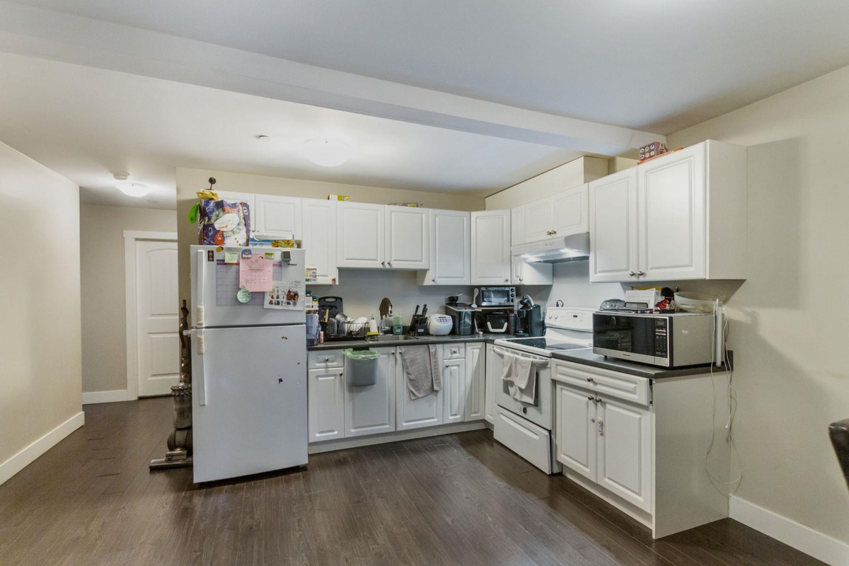 Entry Foyer Photo of 629 Thirteenth Street, New Westminster, BC