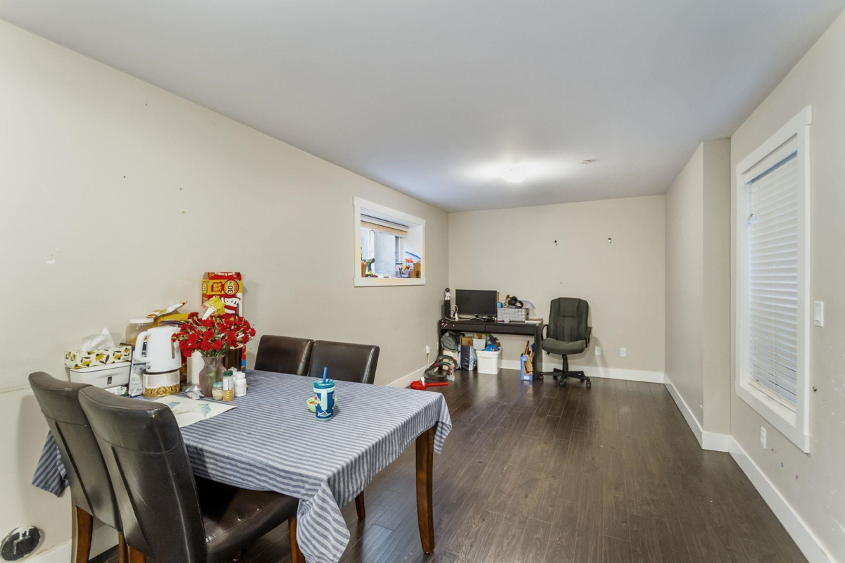 Hallway Photo of 629 Thirteenth Street, New Westminster, BC