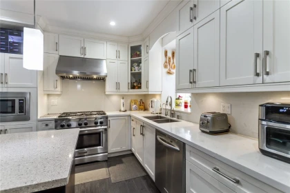 Kitchen Photo of 629 Thirteenth Street, New Westminster, BC
