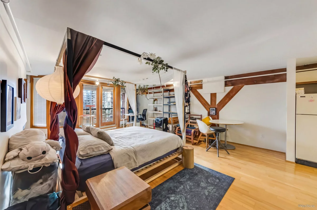 Dining Area Photo of 5-1 550 Beatty Street, Vancouver, BC
