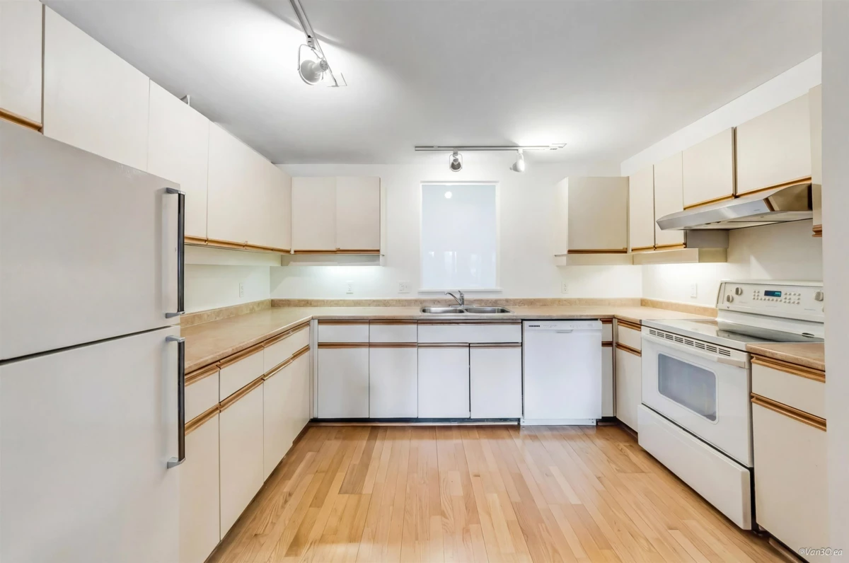 Exterior Rear Photo of 5-1 550 Beatty Street, Vancouver, BC