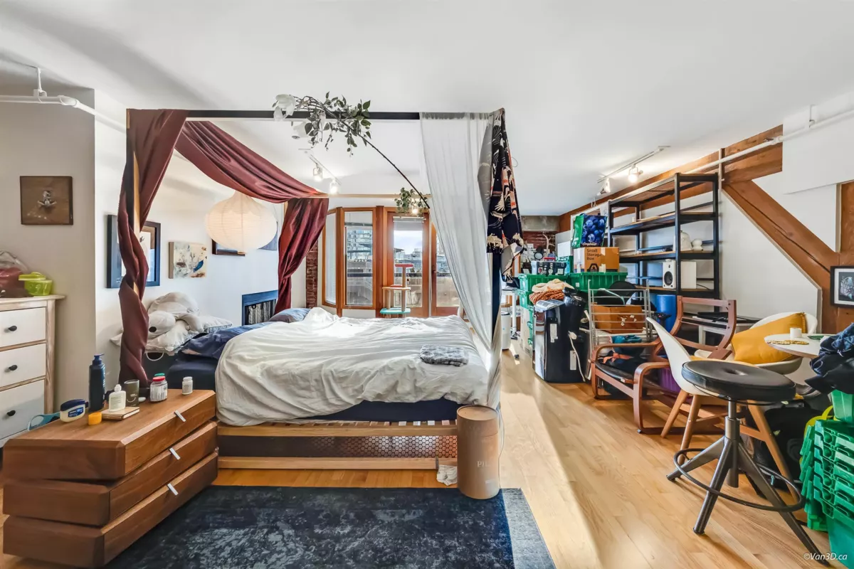 Guest Bathroom Photo of 5-1 550 Beatty Street, Vancouver, BC