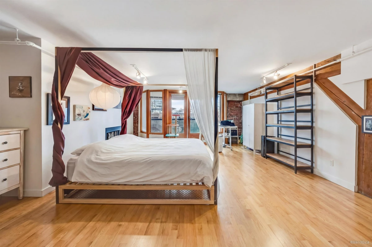 Kitchen Island Photo of 5-1 550 Beatty Street, Vancouver, BC