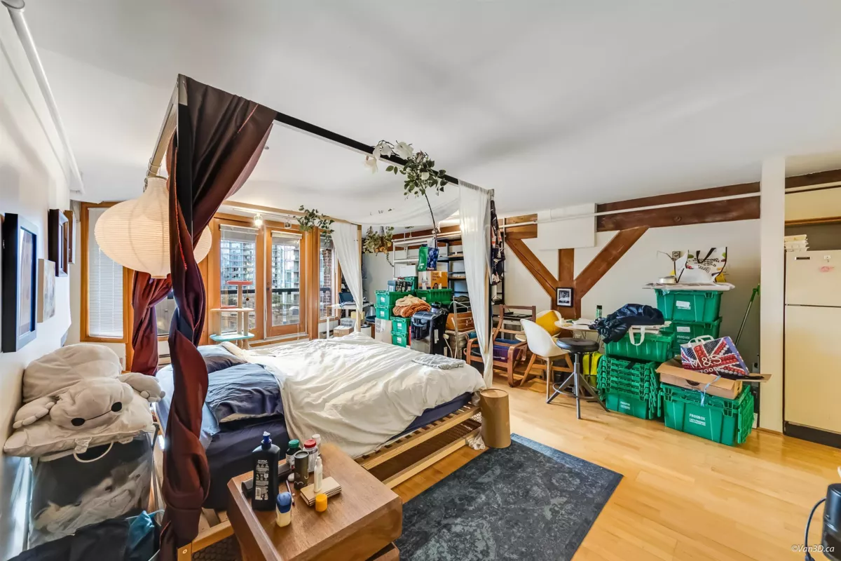 Walk-In Closet Photo of 5-1 550 Beatty Street, Vancouver, BC