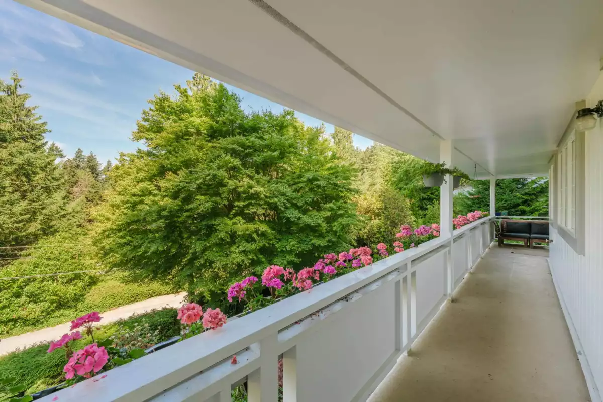 Backyard Photo of 5560 Greenleaf Road, West Vancouver, BC