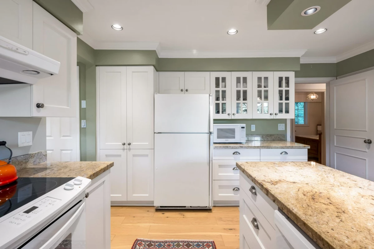 Bedroom 4 Photo of 5560 Greenleaf Road, West Vancouver, BC