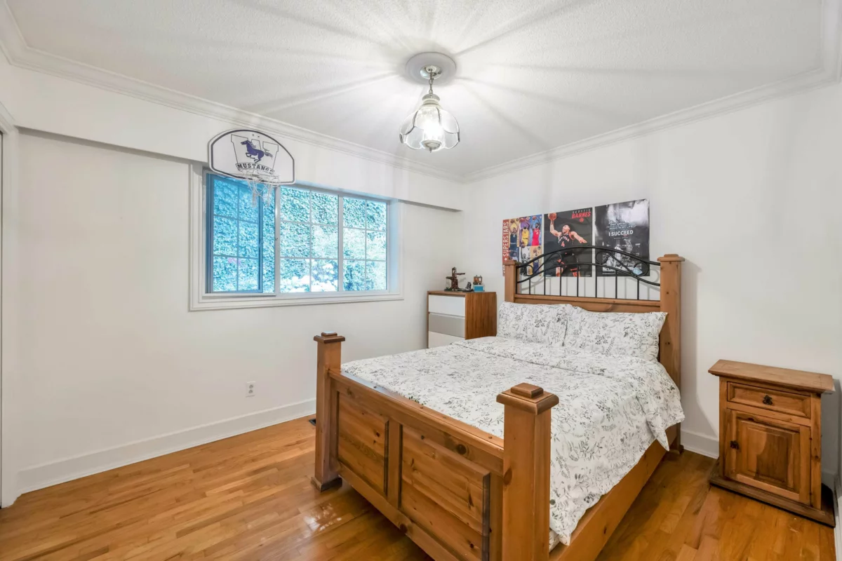 Mudroom Photo of 5560 Greenleaf Road, West Vancouver, BC