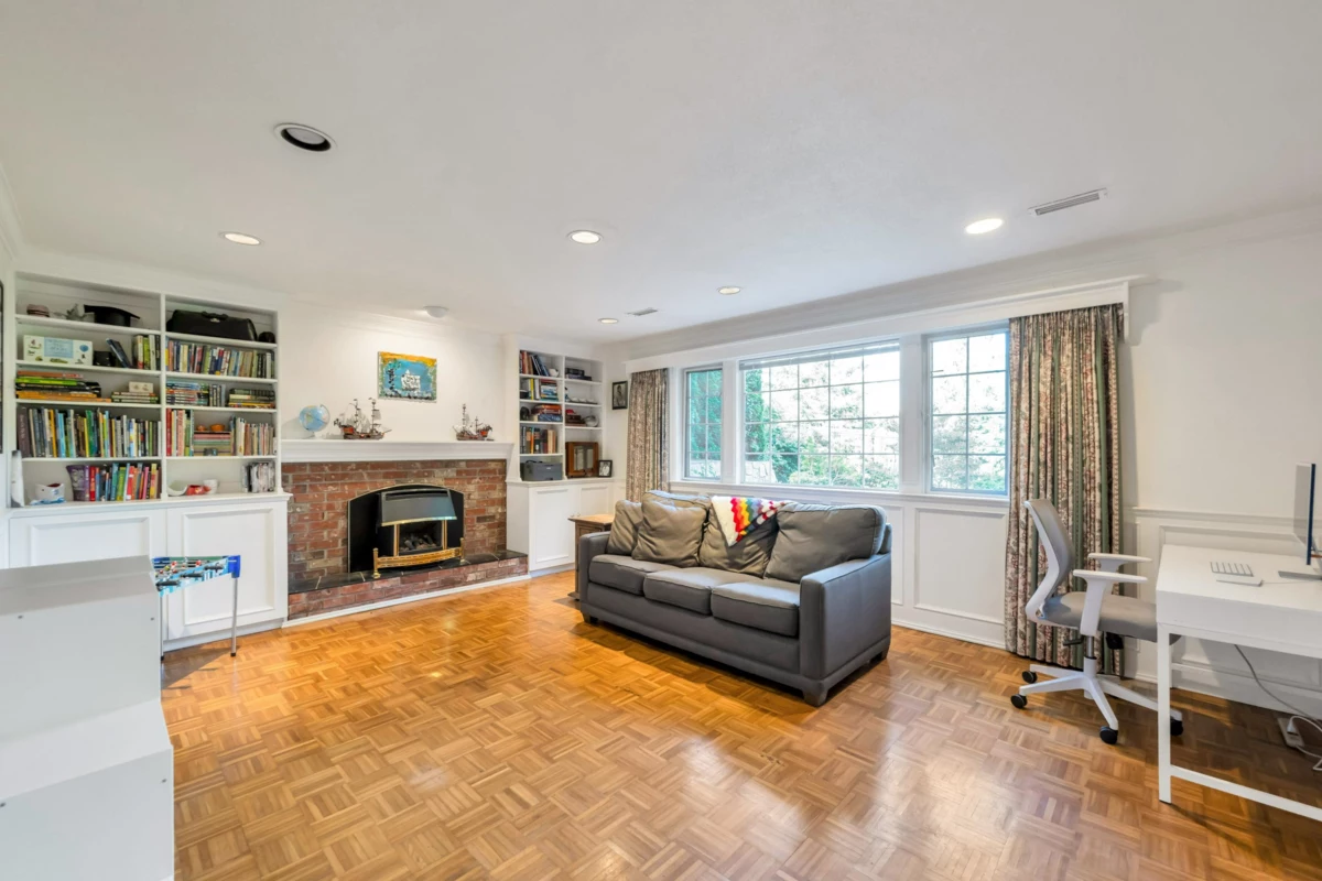 Outdoor Deck Photo of 5560 Greenleaf Road, West Vancouver, BC