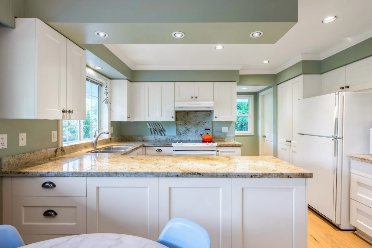 Primary Bathroom Photo of 5560 Greenleaf Road, West Vancouver, BC