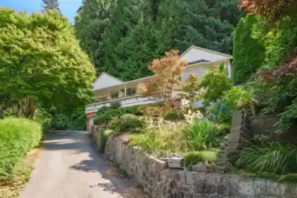 5560 Greenleaf Road, West Vancouver, BC, Horseshoe Bay WV — 3 bed single family residence for sale