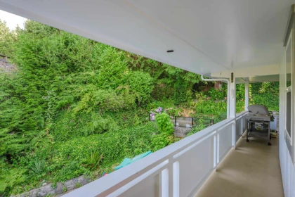Front Yard Photo of 5560 Greenleaf Road, West Vancouver, BC