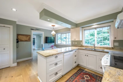 Guest Bathroom Photo of 5560 Greenleaf Road, West Vancouver, BC