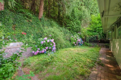 Outdoor Kitchen Photo of 5560 Greenleaf Road, West Vancouver, BC