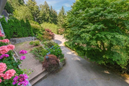 Swimming Pool Photo of 5560 Greenleaf Road, West Vancouver, BC