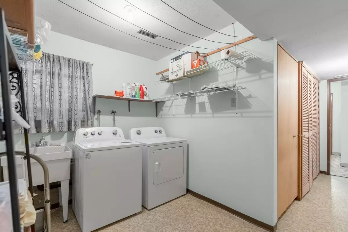 Entry Foyer Photo of 5486 Manor Street, Burnaby, BC