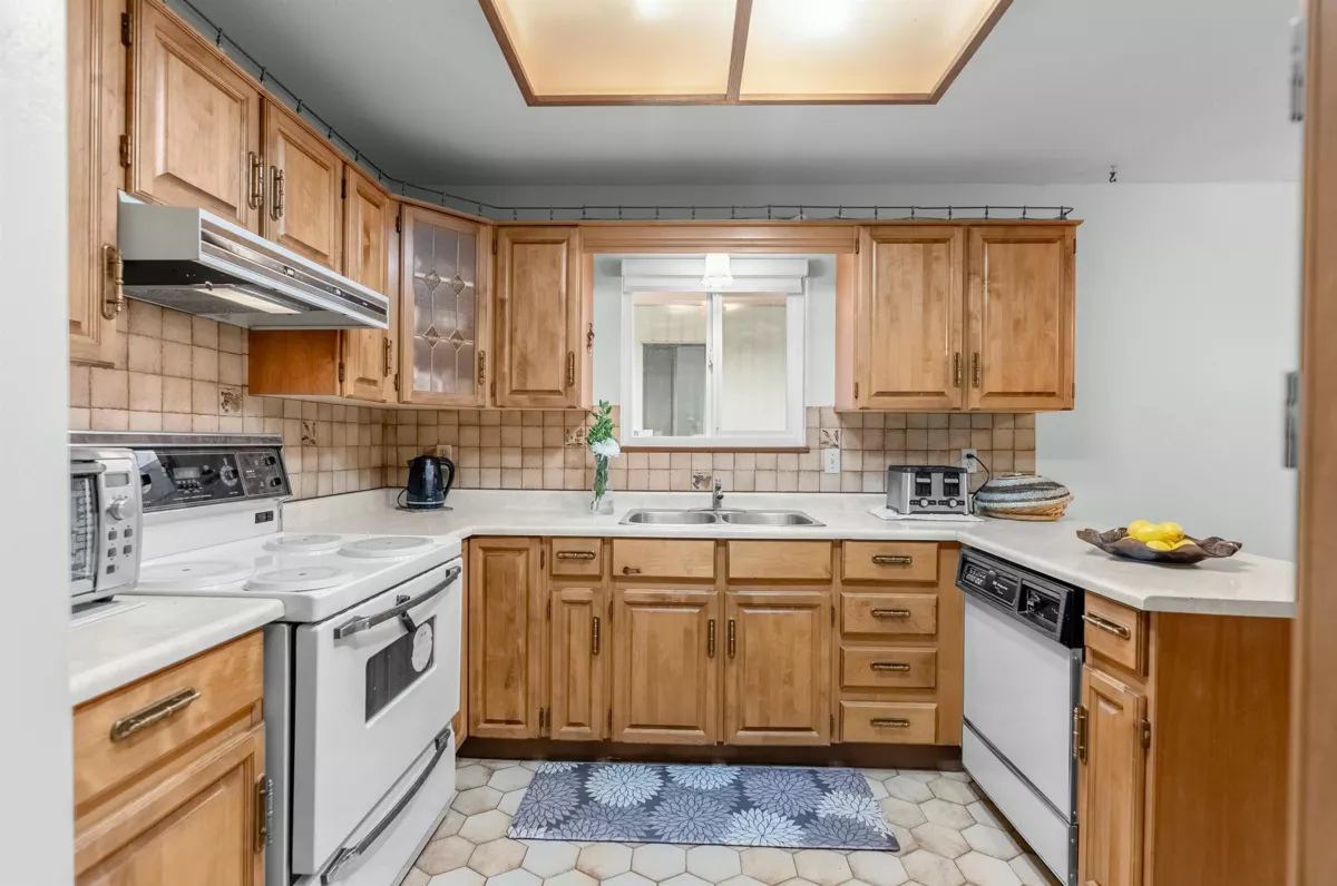 Kitchen Island Photo of 5486 Manor Street, Burnaby, BC