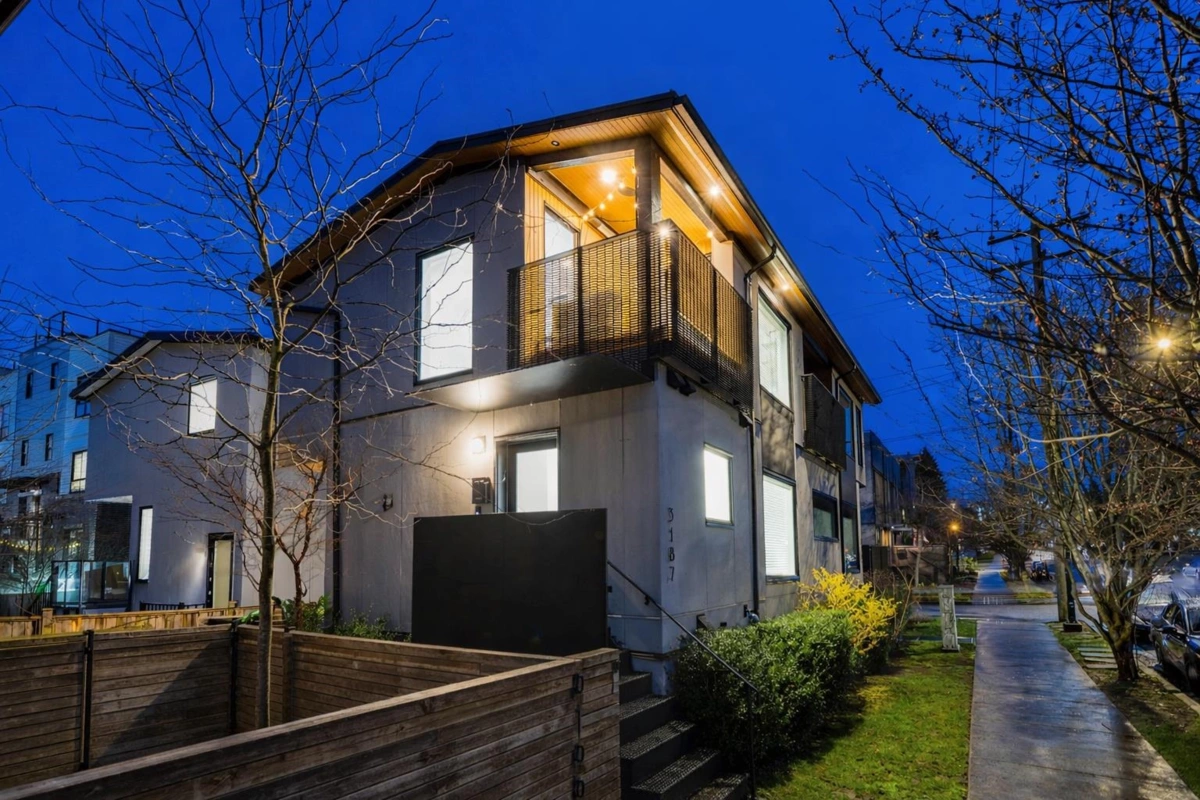 Entry Foyer Photo of 3187 Prince Edward Street, Vancouver, BC