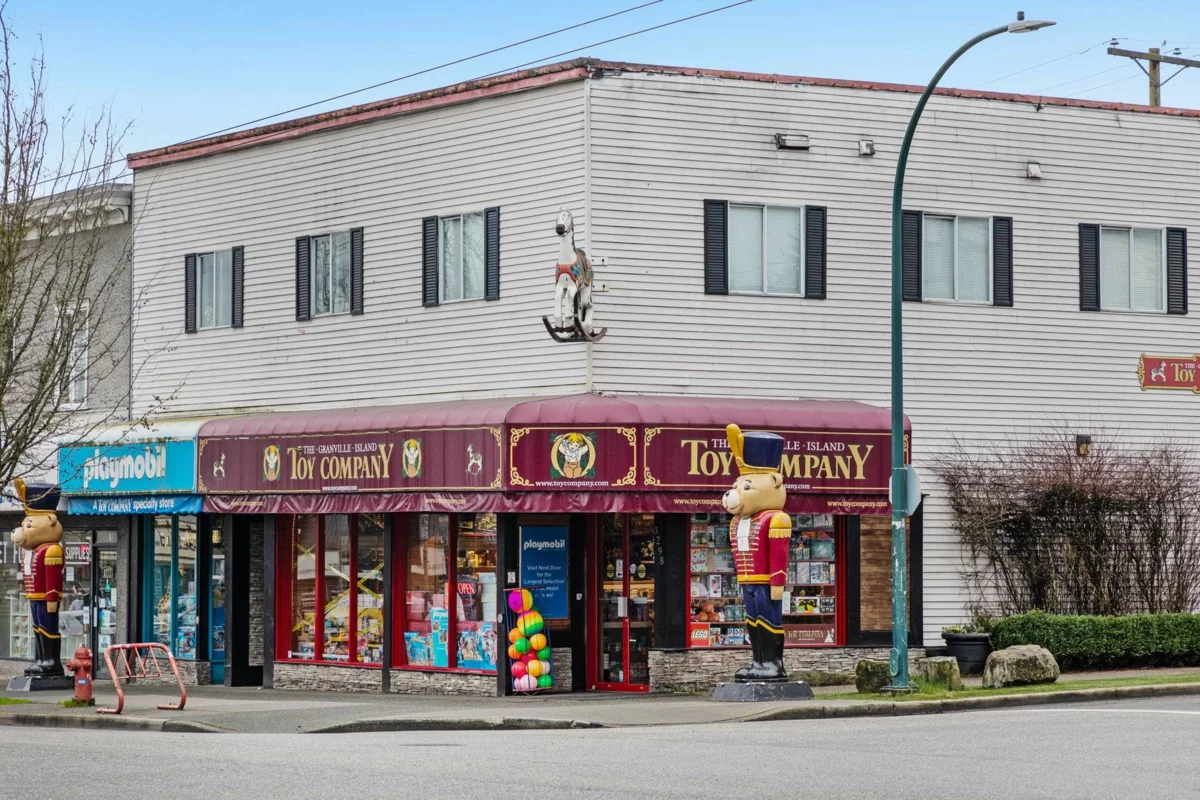Swimming Pool Photo of 3187 Prince Edward Street, Vancouver, BC