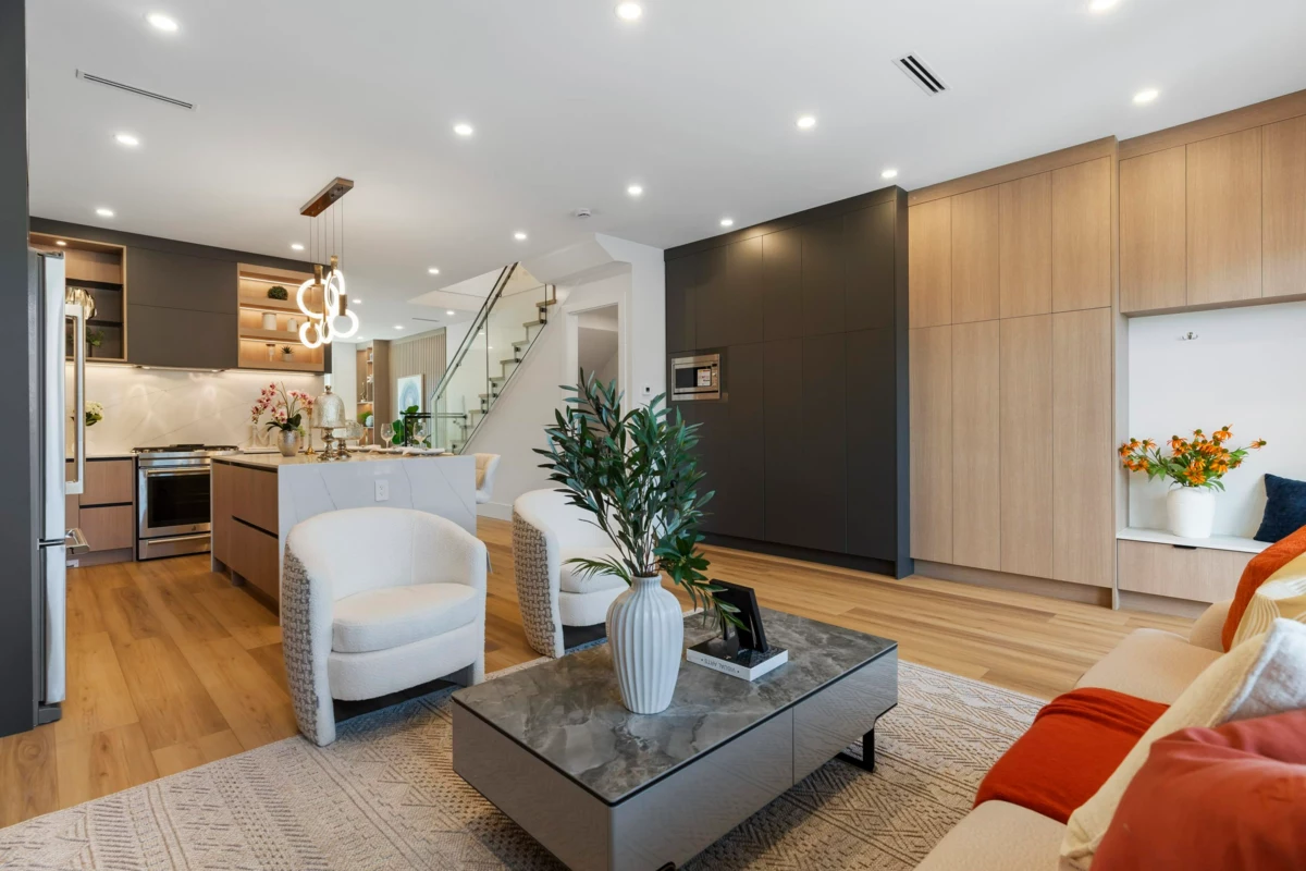 Entry Foyer Photo of 7225 10th Avenue, Burnaby, BC