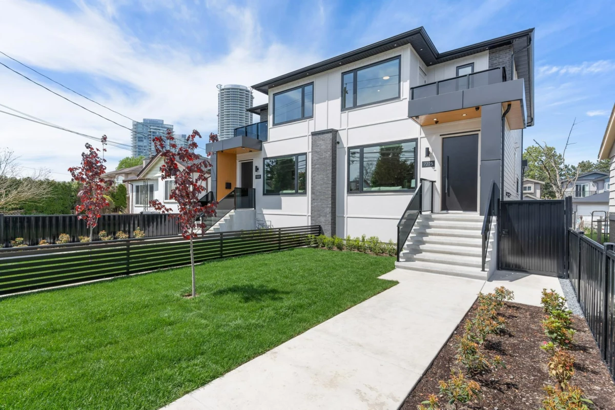 Family Room Photo of 7225 10th Avenue, Burnaby, BC
