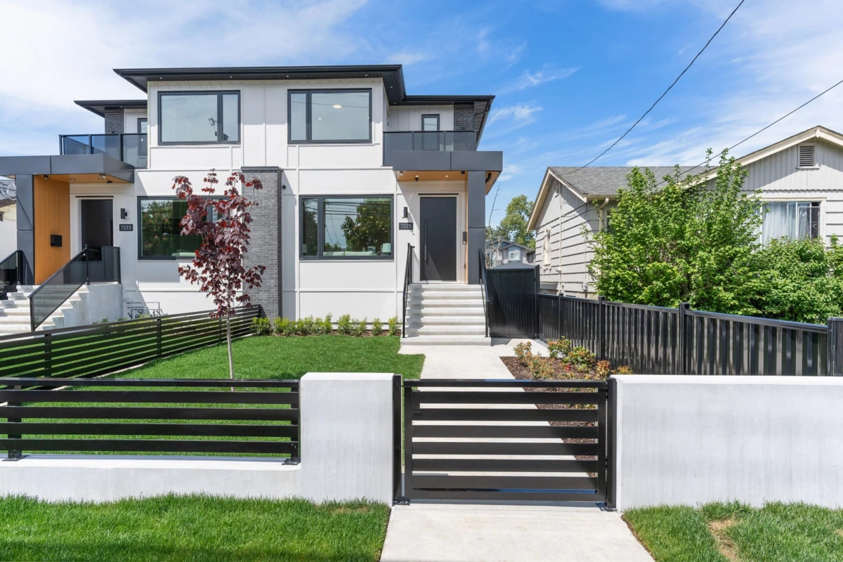 Living Room Photo of 7225 10th Avenue, Burnaby, BC