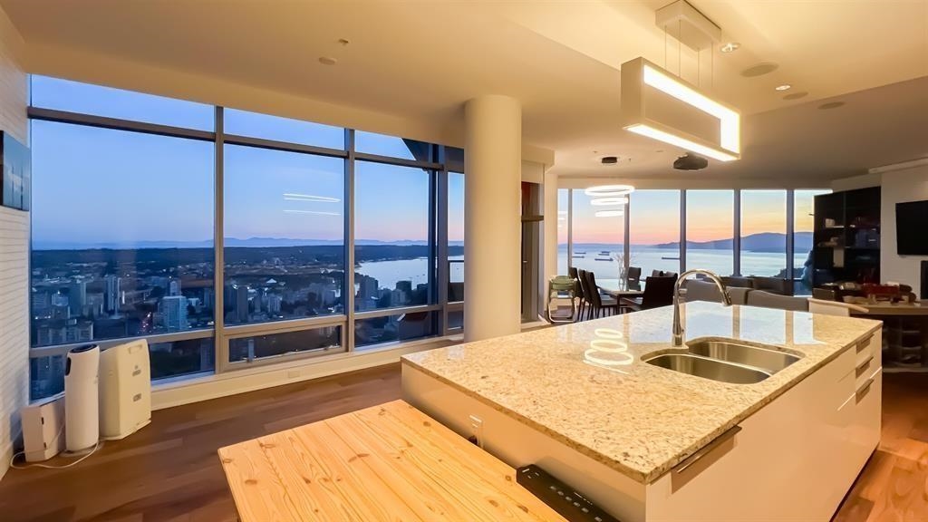 Hallway Photo of 5004 1128 W Georgia Street, Vancouver, BC