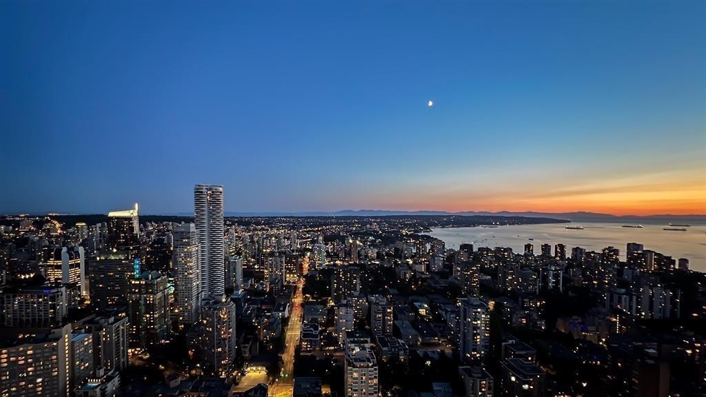 Hot Tub / Spa Photo of 5004 1128 W Georgia Street, Vancouver, BC