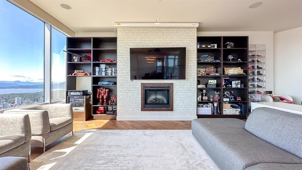 Kitchen Island Photo of 5004 1128 W Georgia Street, Vancouver, BC