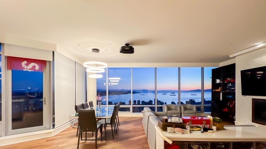 Laundry Room Photo of 5004 1128 W Georgia Street, Vancouver, BC