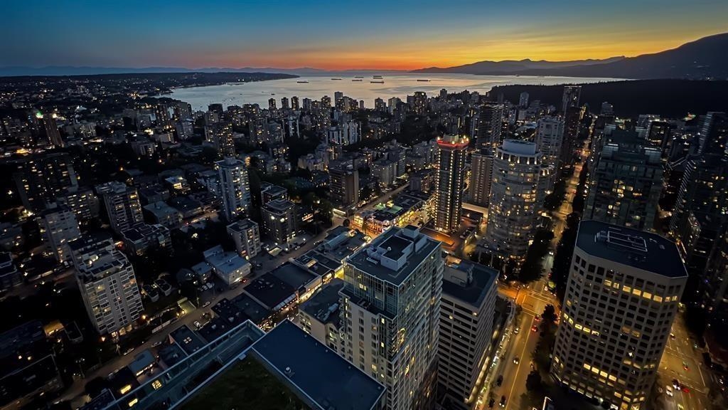 Outdoor Kitchen Photo of 5004 1128 W Georgia Street, Vancouver, BC