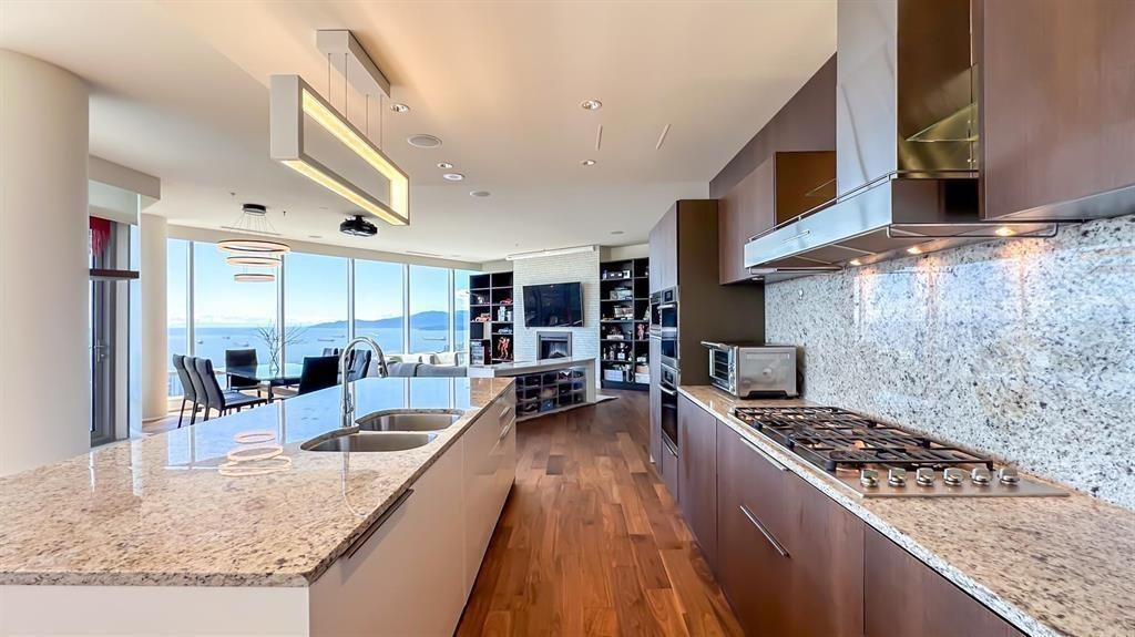 Powder Room Photo of 5004 1128 W Georgia Street, Vancouver, BC