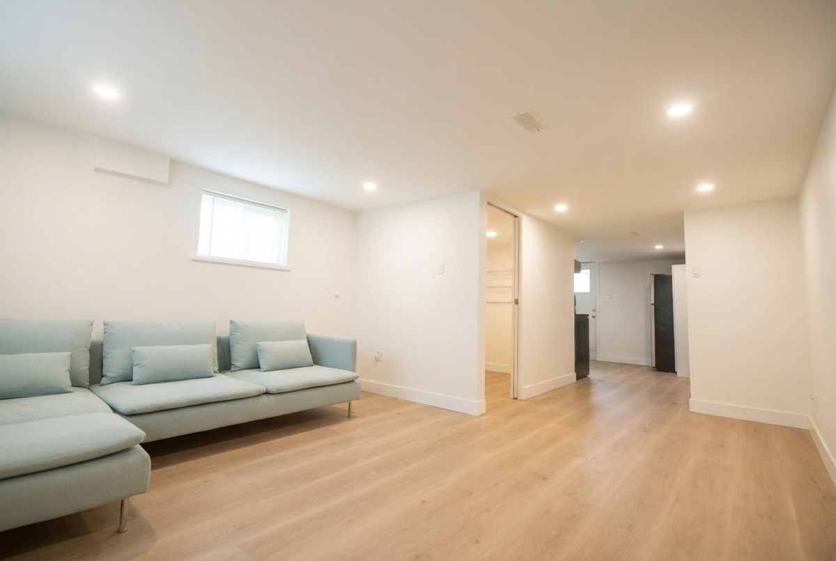Entry Foyer Photo of 2223 Graveley Street, Vancouver, BC