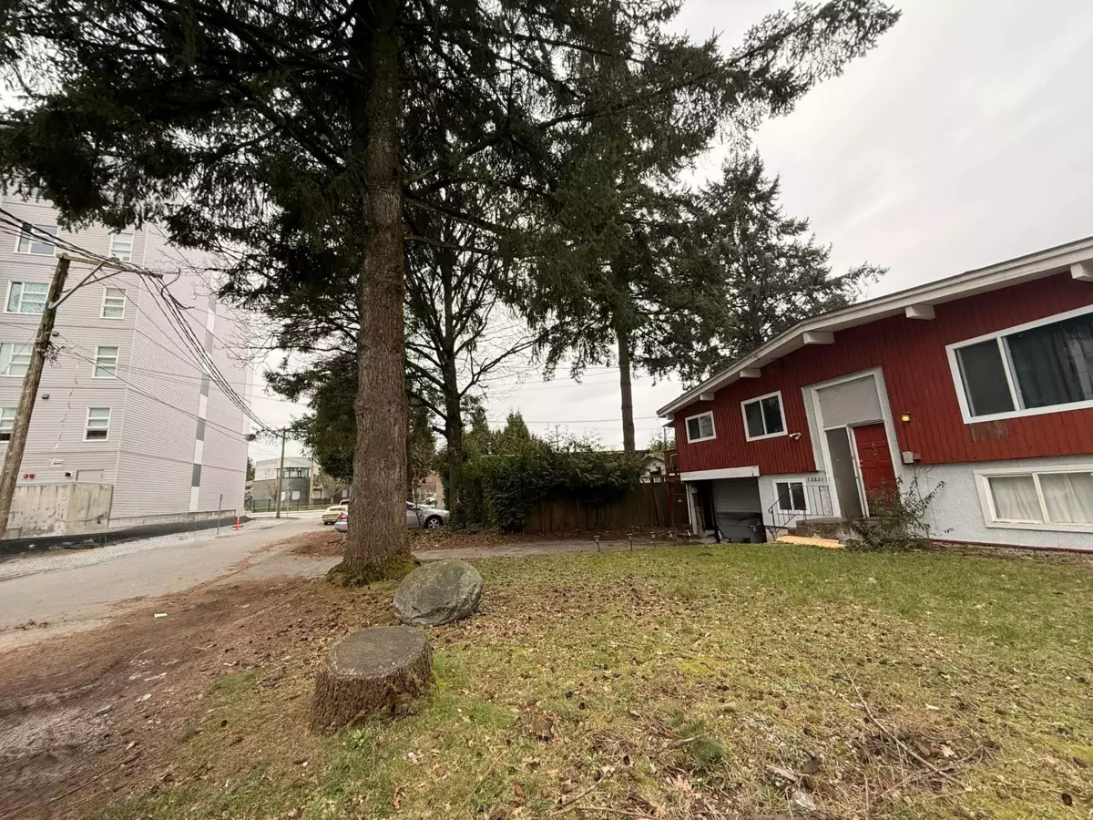 Primary Bedroom Photo of 13231 104a Avenue, Surrey, BC