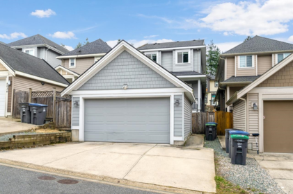 Front Yard Photo of 6042 138 Street, Surrey, BC