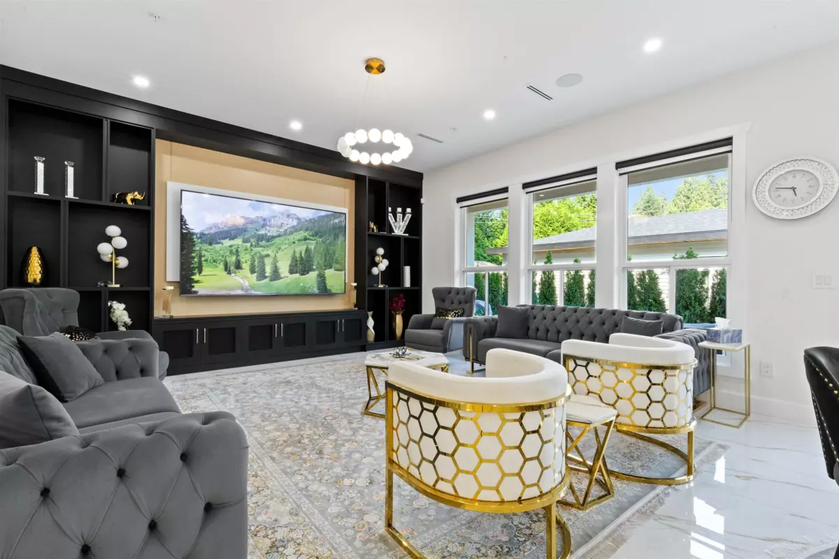 Walk-In Closet Photo of 1421 Barberry Drive, Port Coquitlam, BC