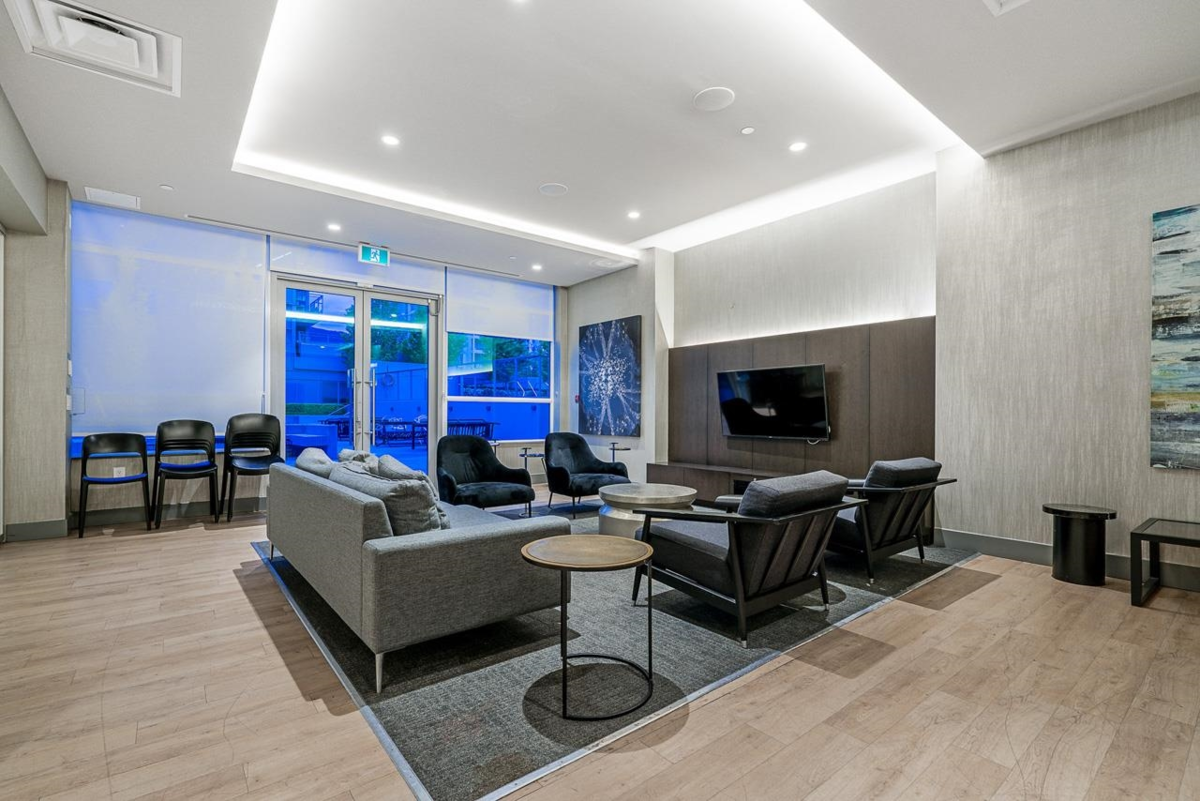 Backyard Photo of 701 112 E 13th Street, North Vancouver, BC