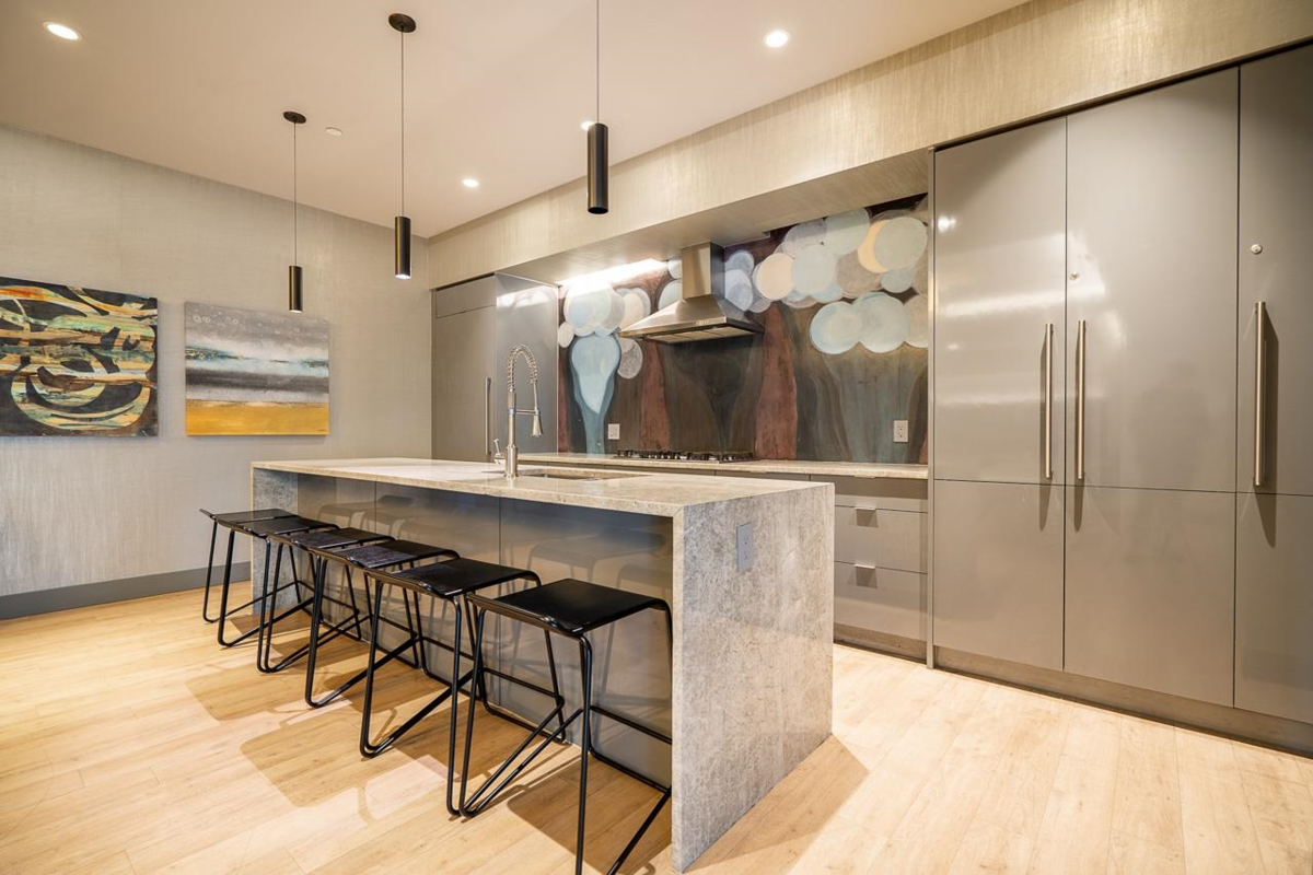 Garden / Landscaping Photo of 701 112 E 13th Street, North Vancouver, BC